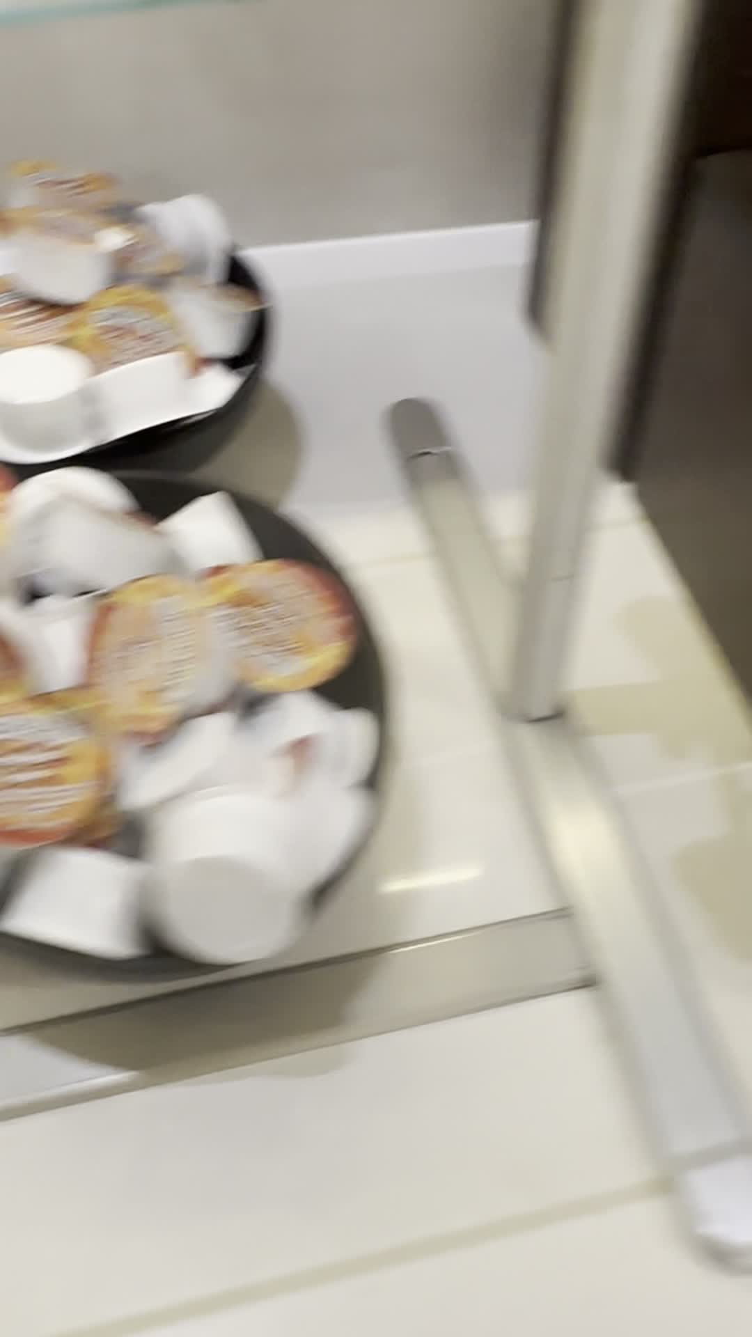 Video review of American Airlines Admirals Club