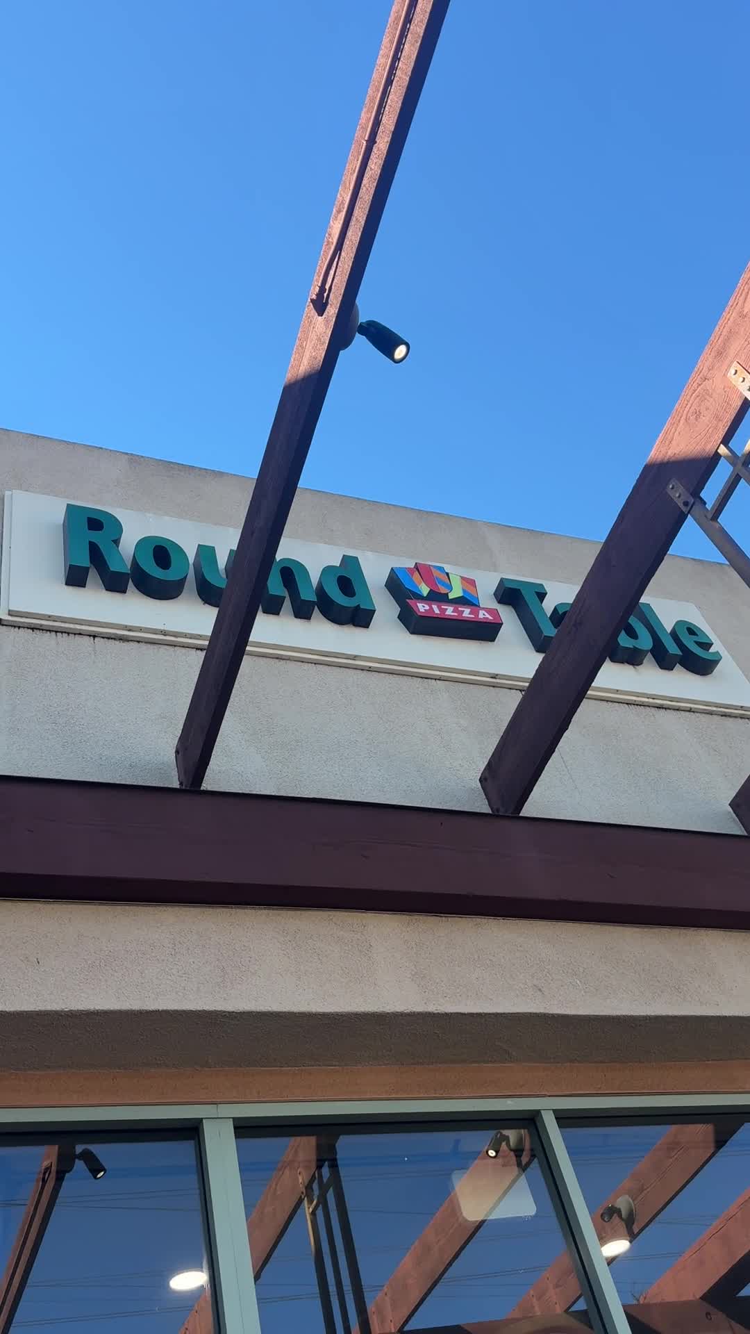 Round Table Pizza