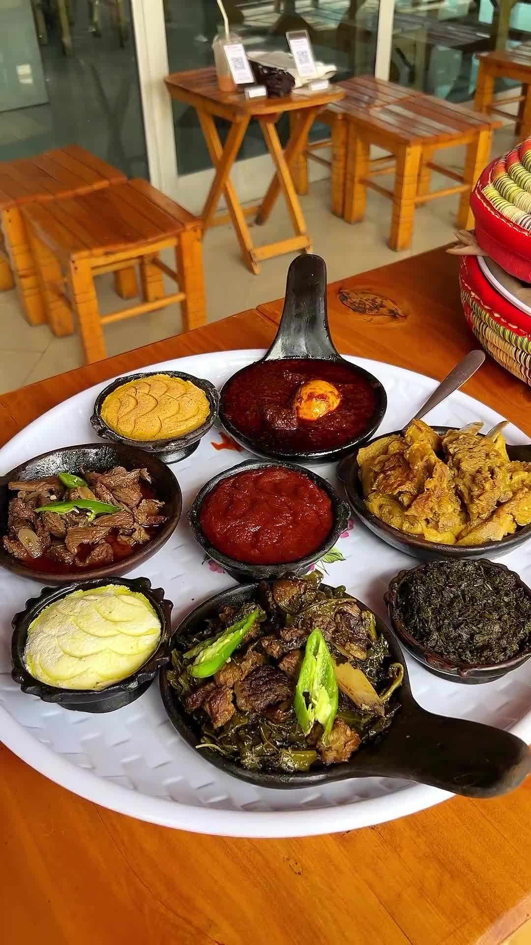 DA-Henry Bar & Restaurant