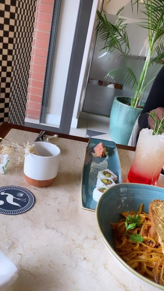 Aduna Bistro