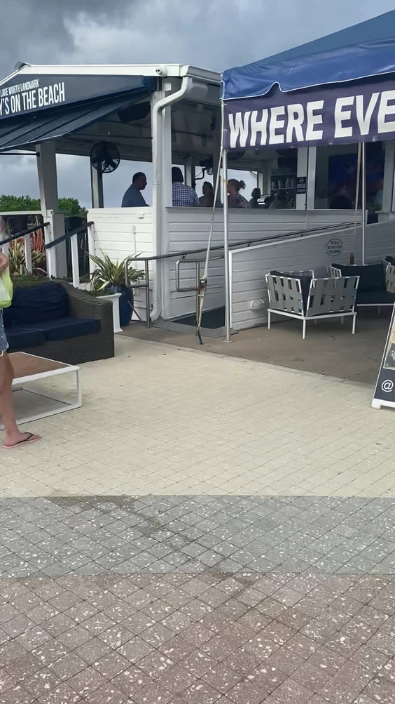 Benny's on the Beach