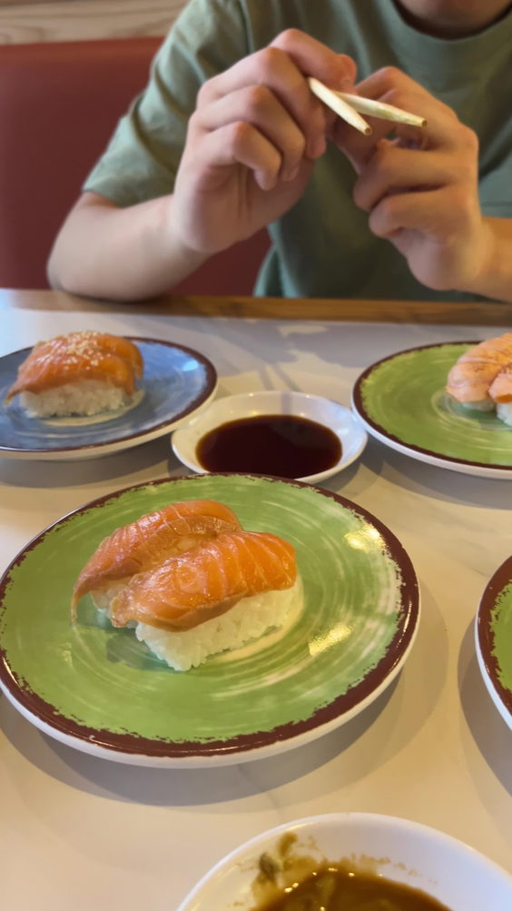Salute Revolving Sushi
