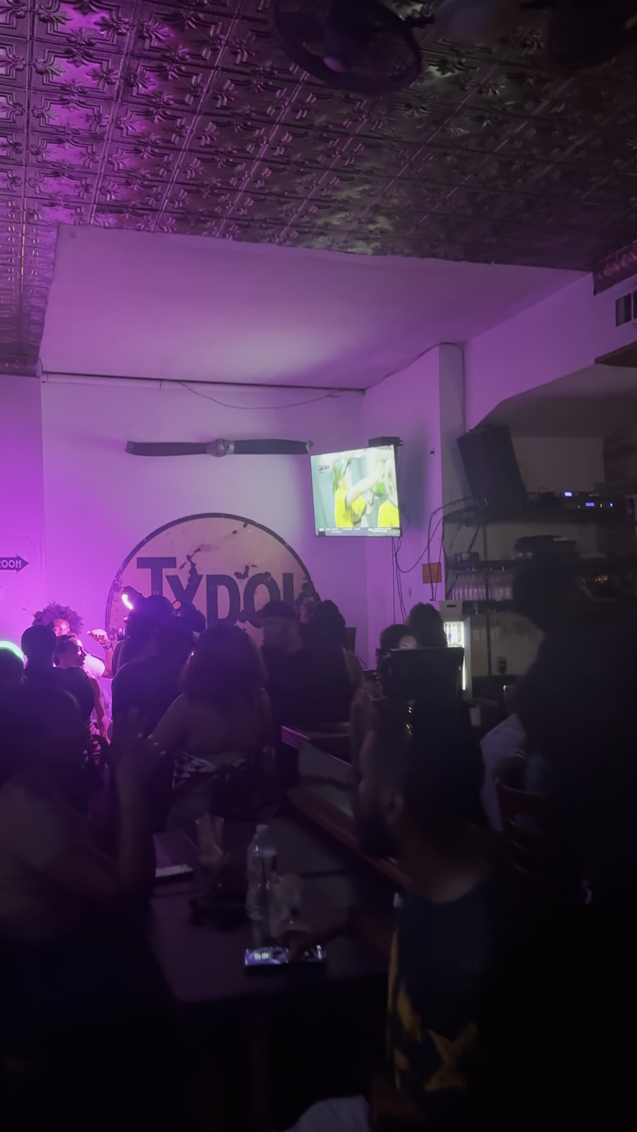 Video review of Cafe Saint-Ex