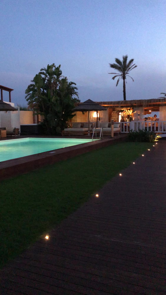 Cumeja - Beach Club & Hotel