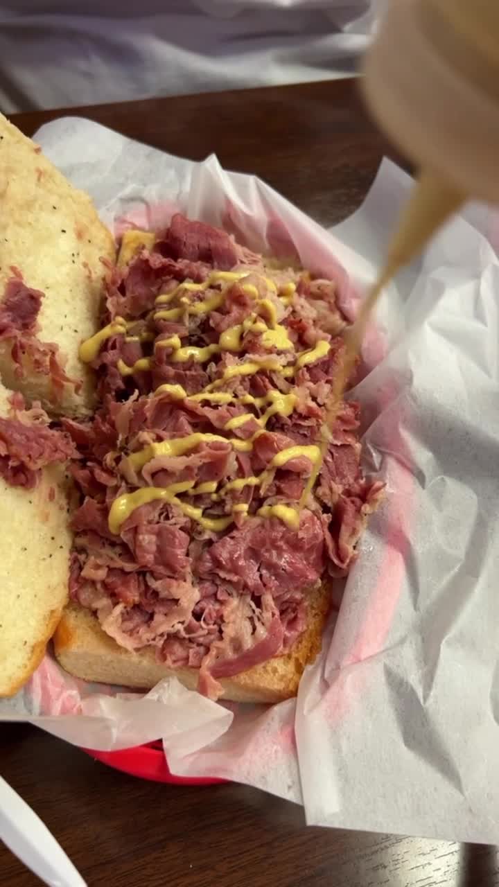 Video review of Johnnie's Pastrami