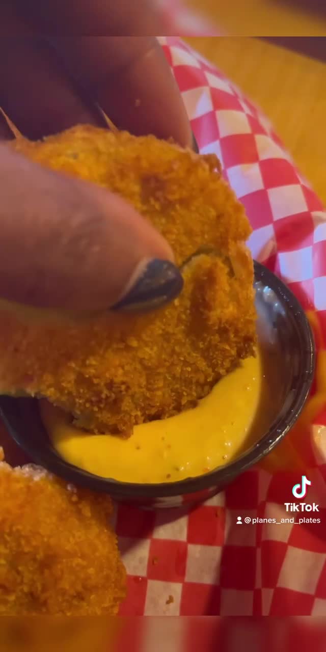 Lo-Lo's Chicken & Waffles