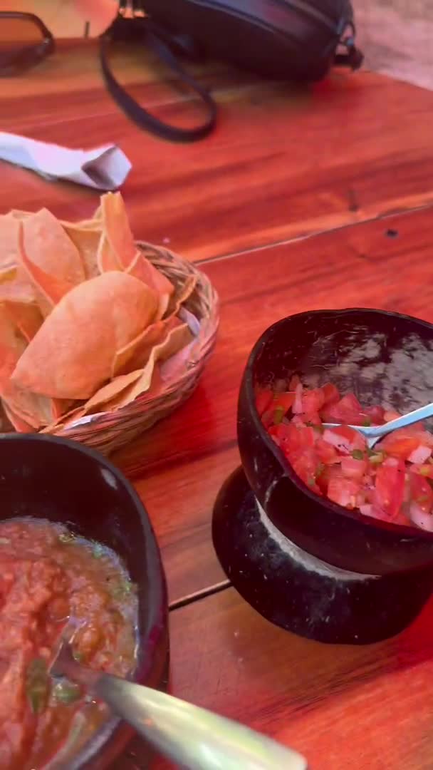 Video review of Mateos