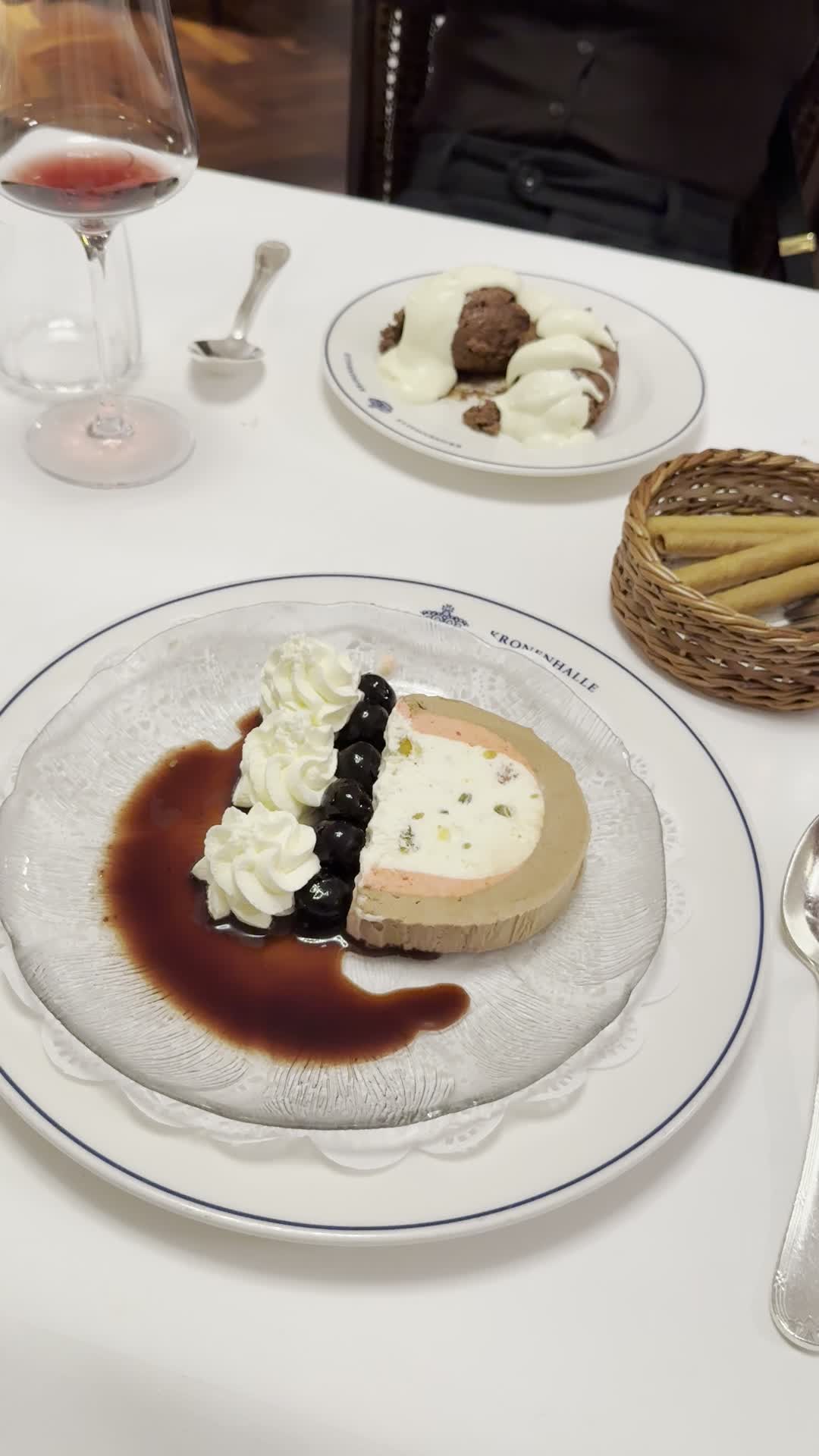 Video review of Kronenhalle