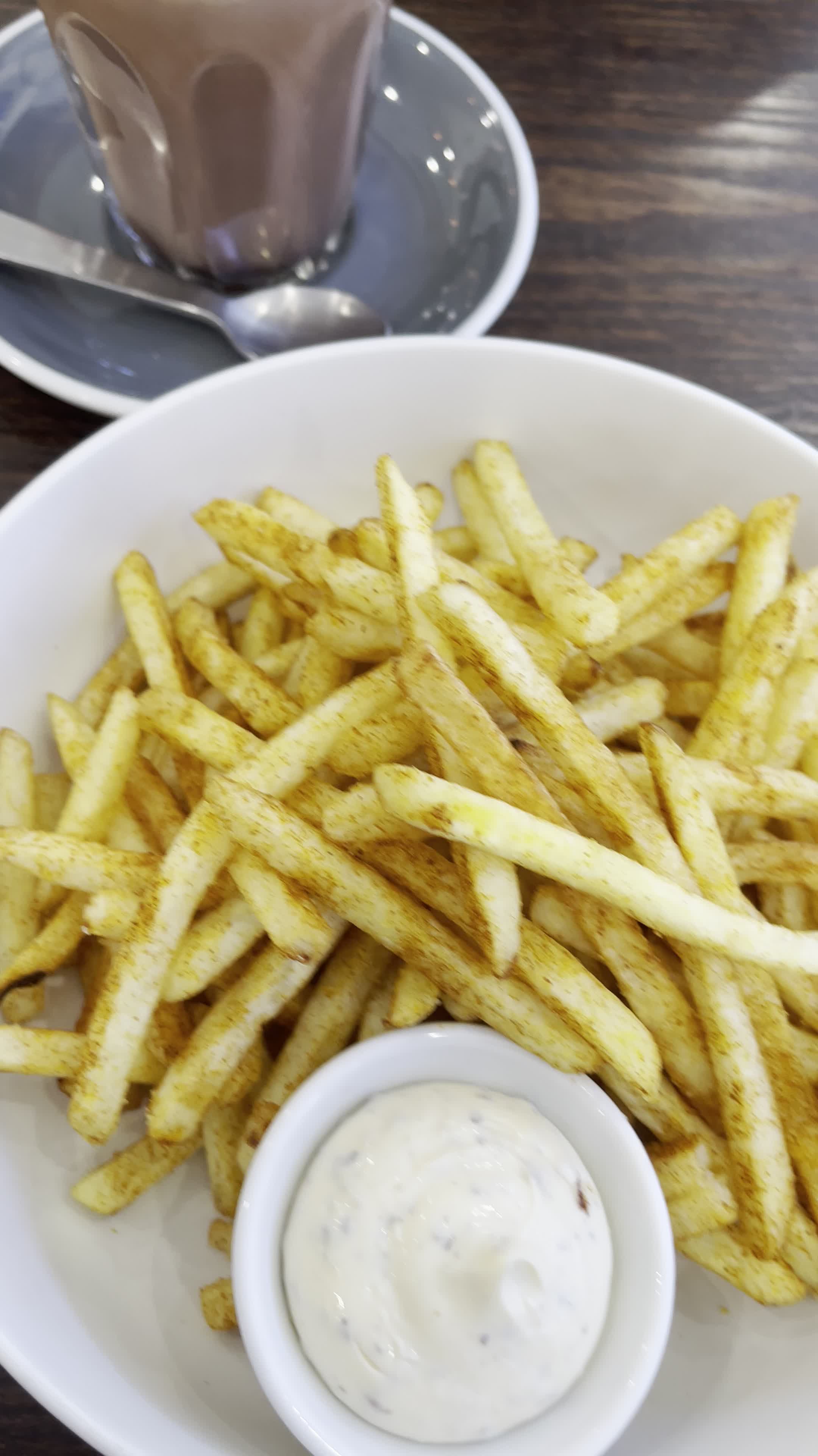 Video review of THE USUAL CAFE