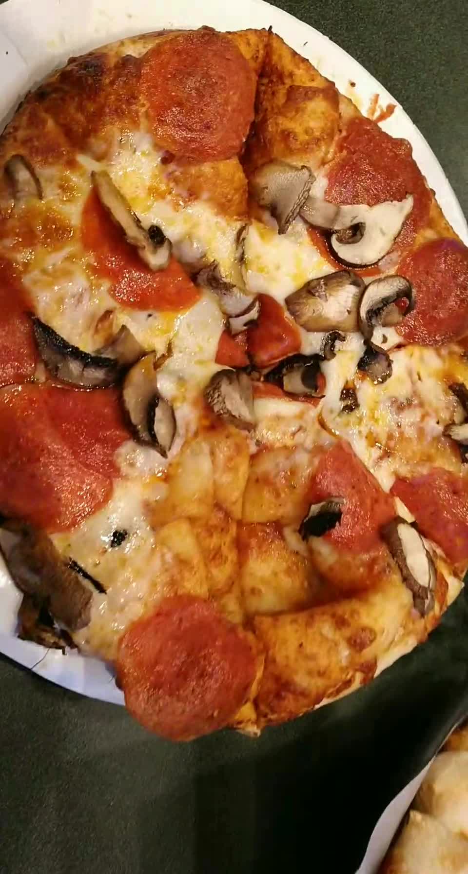 Video review of Round Table Pizza