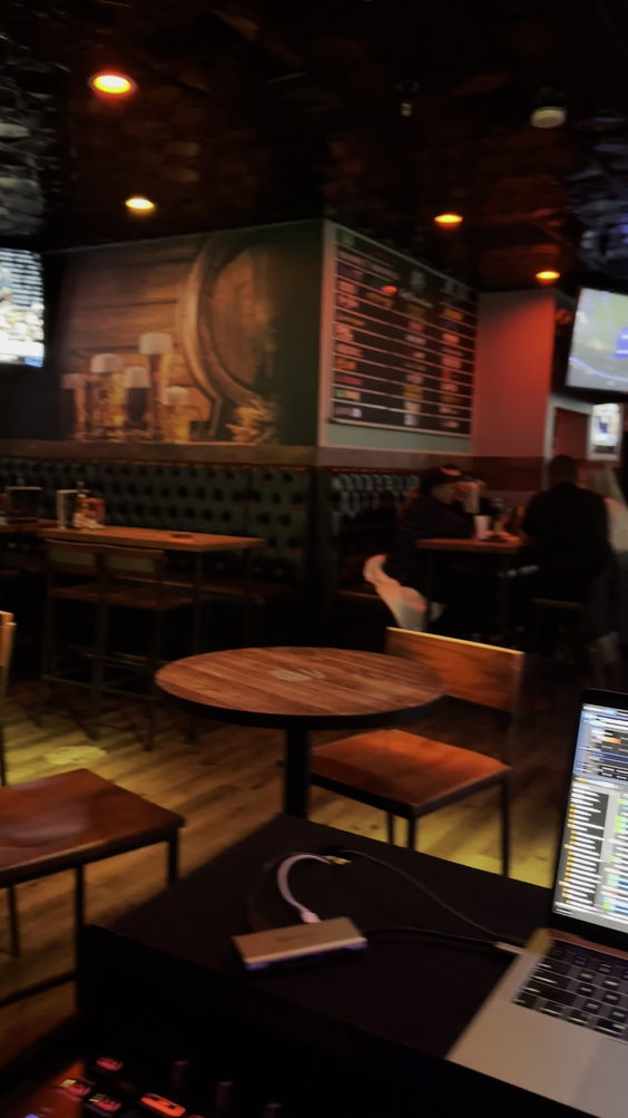 Henry's Sports Bar & Grill