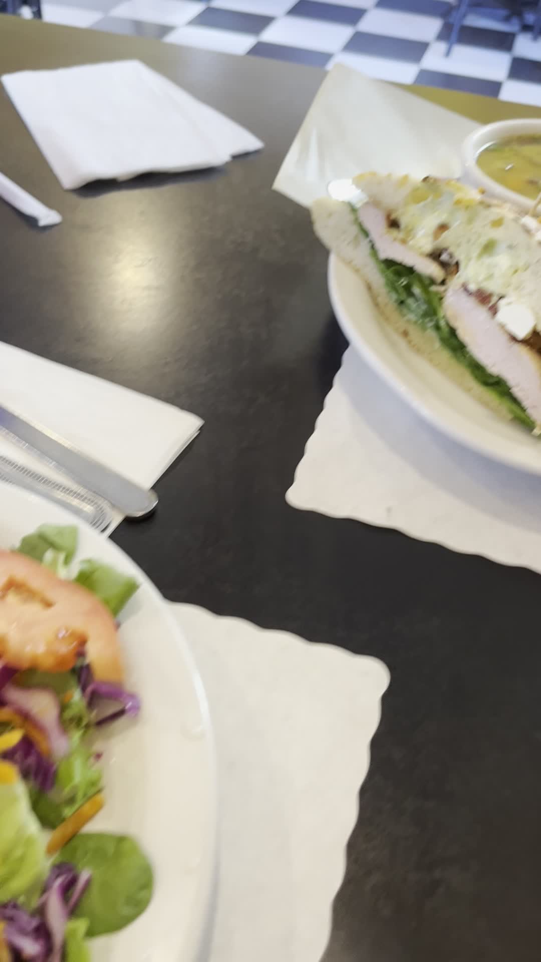 Toni's Courtyard Cafe