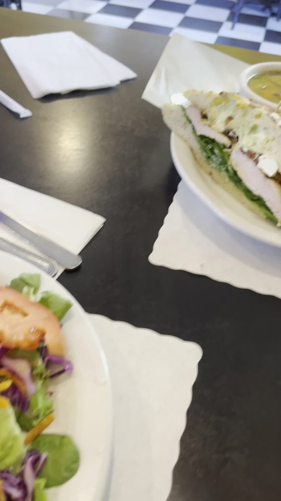 Toni's Courtyard Cafe