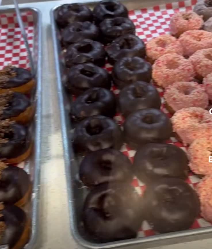 Mmm Donuts Cafe & Bakery