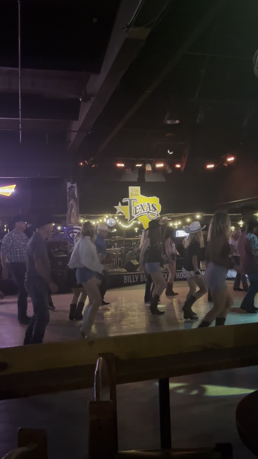 Video review of Billy Bob's Texas