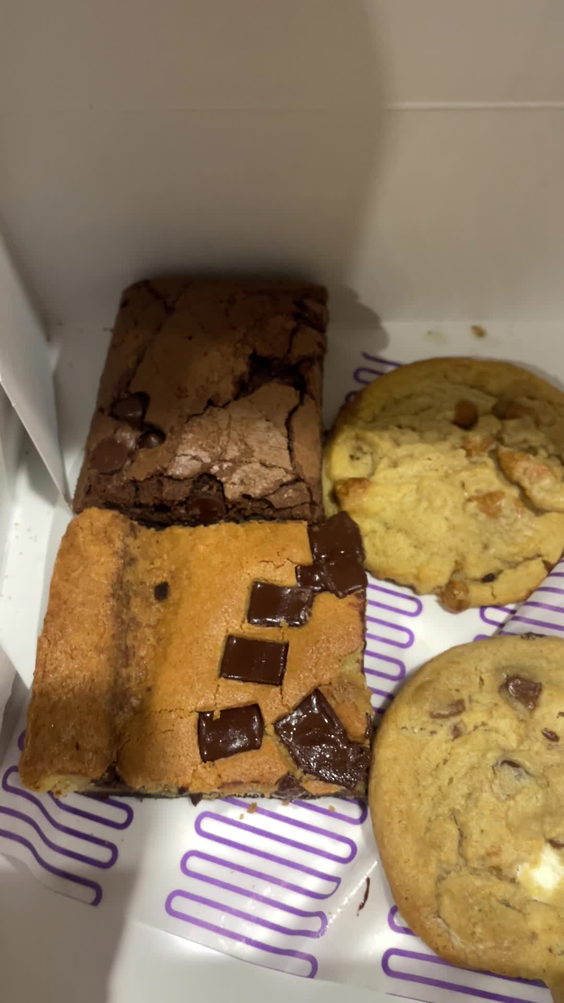 Insomnia cookies