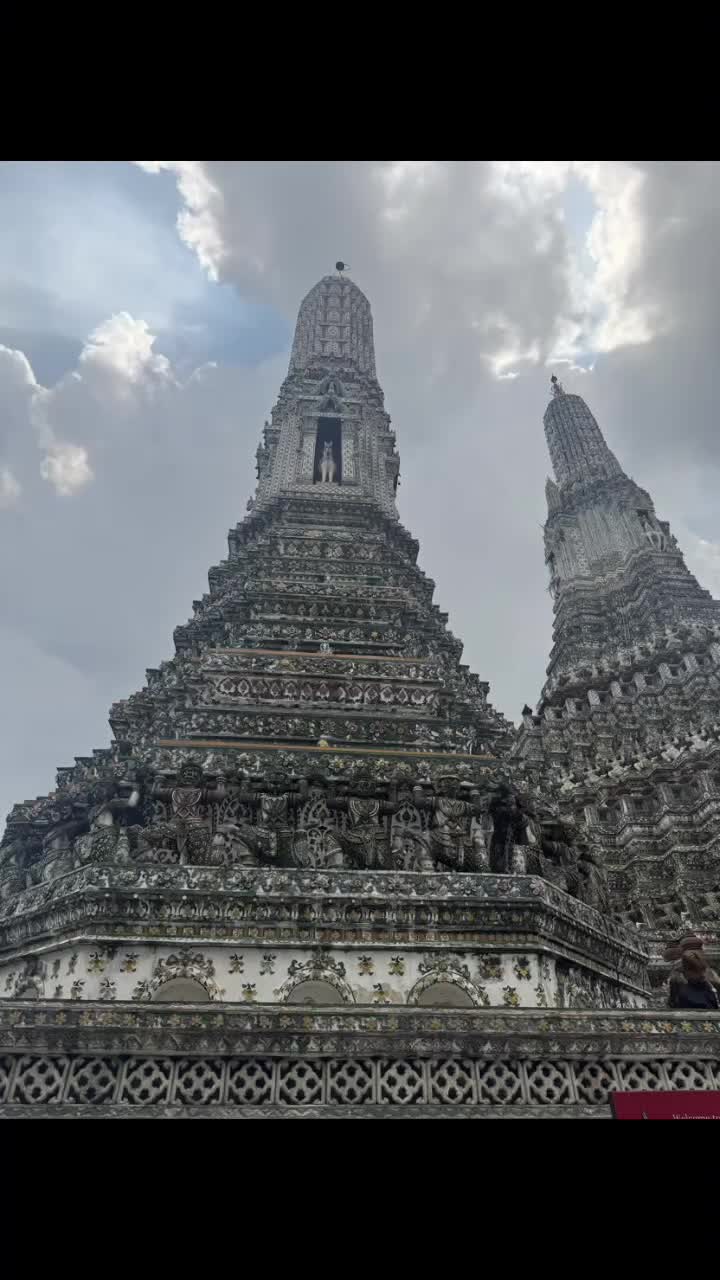 Wat Arun (temple of dawn)