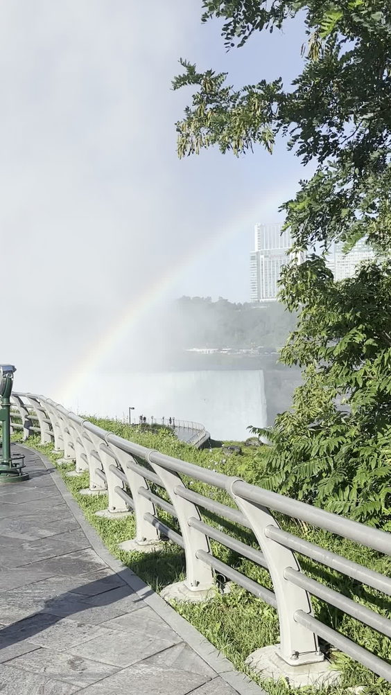 City Moment · Niagara Falls