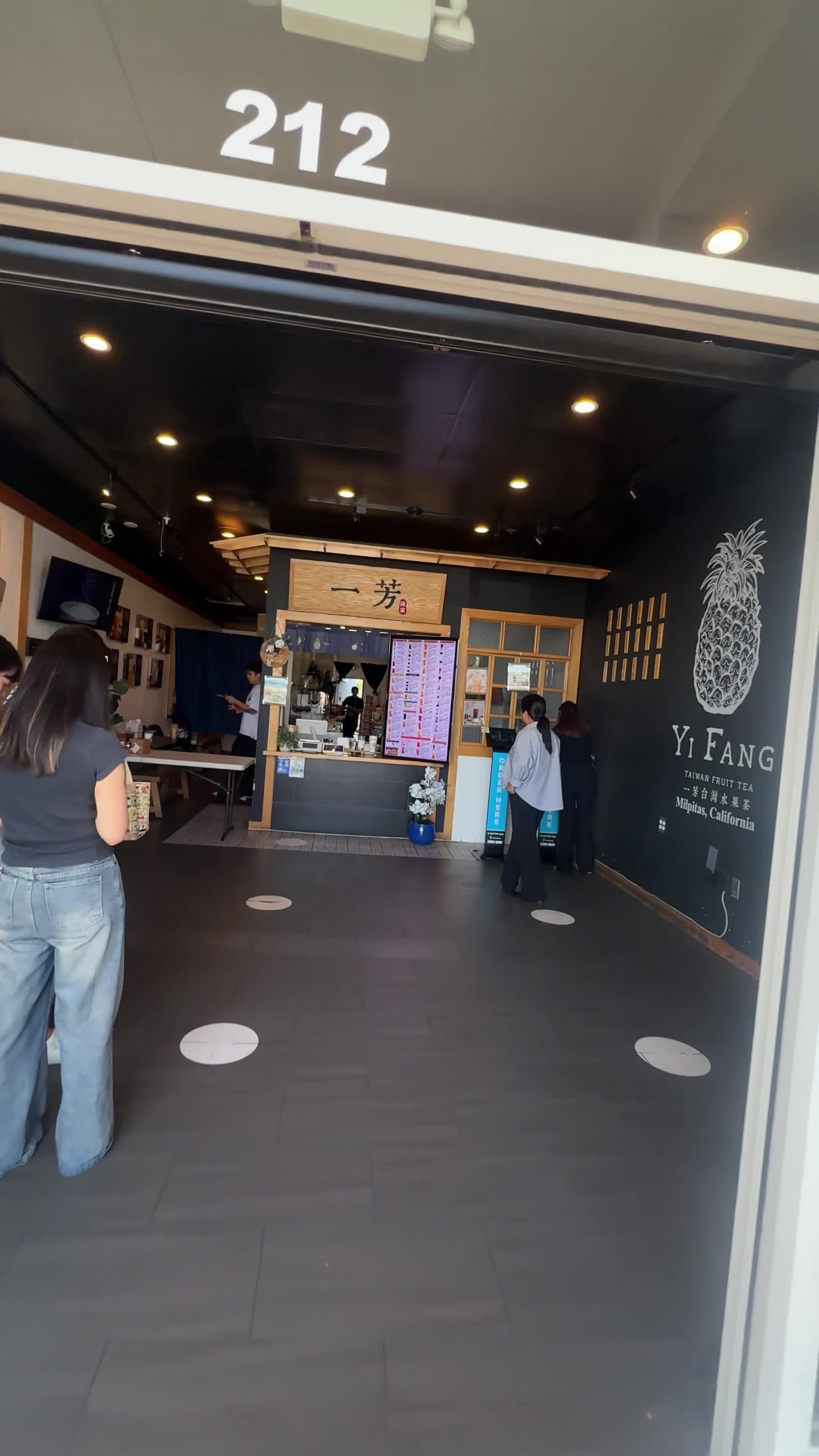 Video review of Yi Fang Taiwan Fruit Tea