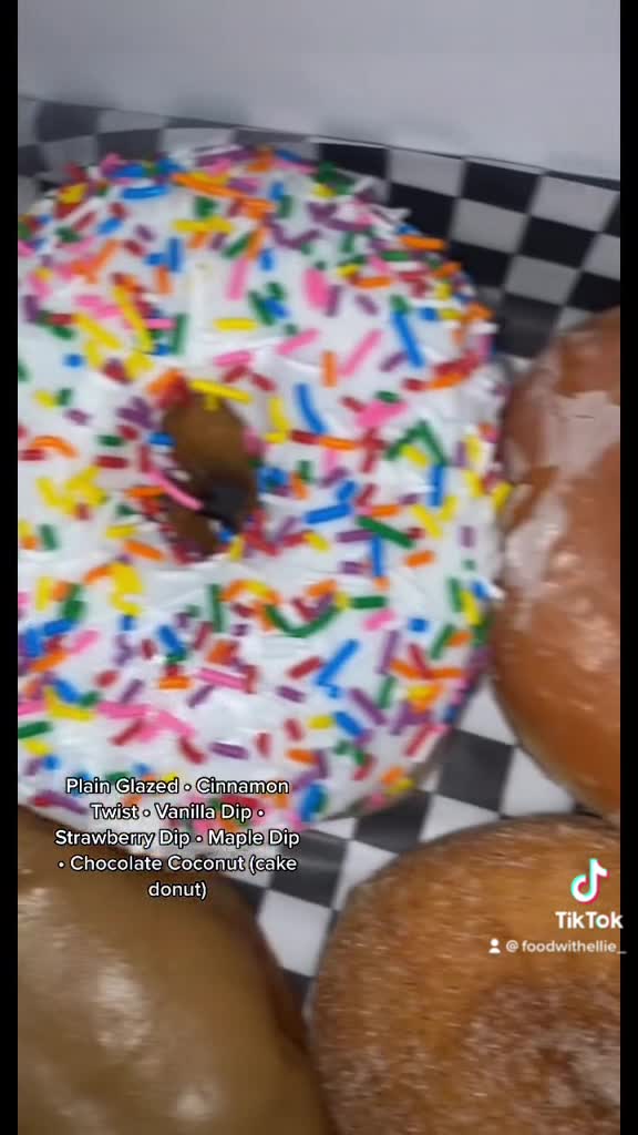 Mmm Donuts • Café & Bakery