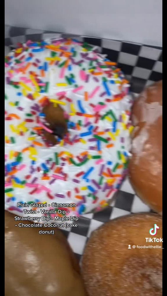 Mmm Donuts • Café & Bakery