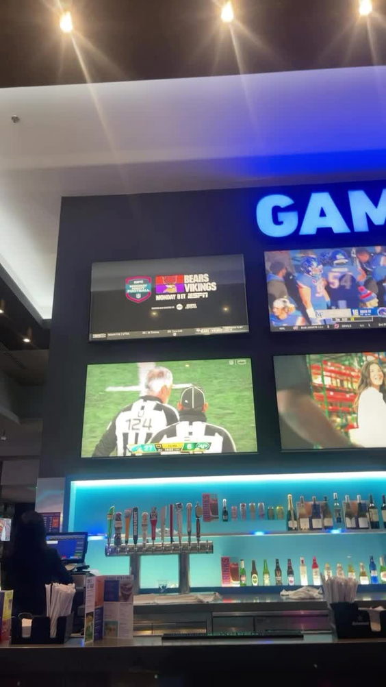 Dave & Buster's