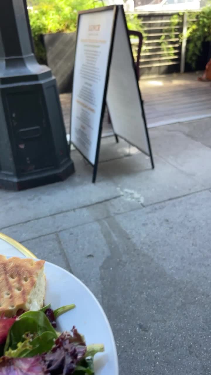 Video review of Caffé Greco