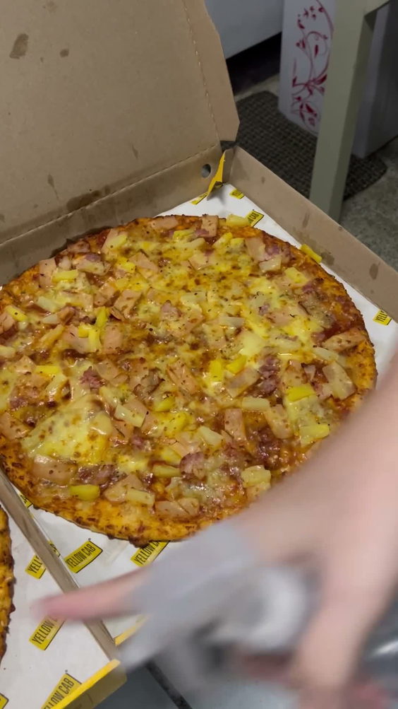 Yellowcab Pizza Damosa