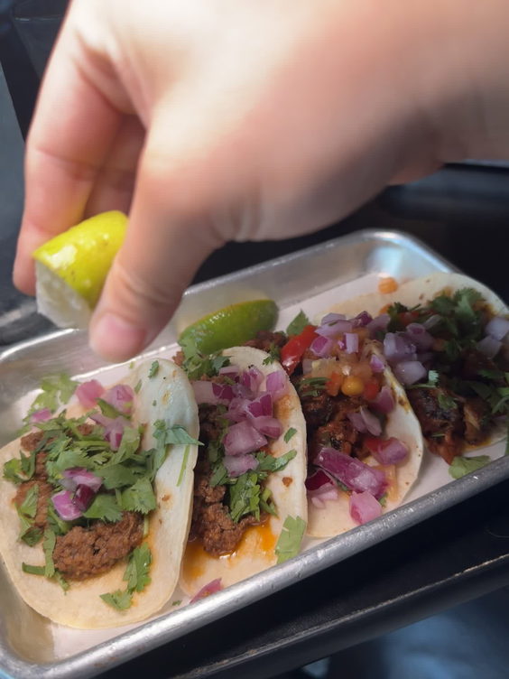 Los Jefes Taqueria Grill