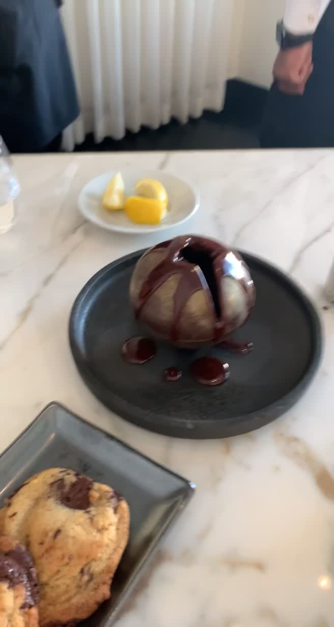 Video review of CUT by Wolfgang Puck